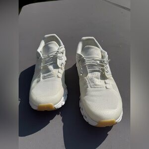 On running cloud 5 undyed sneakers